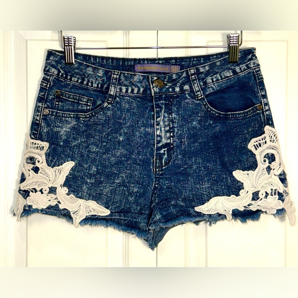 Boom Boom Lace Appliqué Denim Shorts Medium Wash Stretch Size Jr 9